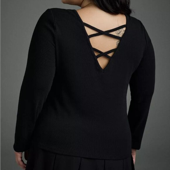 TORRID DEEP BLACK NIGHTFALL LACE FRONT O RING CROP TOP 2 2X 18 20 - Picture 2 of 5